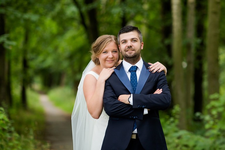 zdjecia slubne zywiec, romantyczny plener slubny, fotograf slubny bielsko, plener slubny w lesie slask, sesja slubna w lesie slask, plener slubny las slask, sesja slubna nad jeziorem slask, fotografia slubna slask, zdjecia slubne slask, fotografia slubna katowice, zdjecia slubne katowice, romantyczna sesja slubna slask, zdjecia slubne bielsko, fotografia slubna bielsko, oryginalny plener slubny, oryginalna sesja slubna, www.magiaobrazu.com, Anna i Jacek Bieniek,