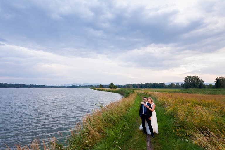 zdjecia slubne zywiec, romantyczny plener slubny, fotograf slubny bielsko, plener slubny w lesie slask, sesja slubna w lesie slask, plener slubny las slask, sesja slubna nad jeziorem slask, fotografia slubna slask, zdjecia slubne slask, fotografia slubna katowice, zdjecia slubne katowice, romantyczna sesja slubna slask, zdjecia slubne bielsko, fotografia slubna bielsko, oryginalny plener slubny, oryginalna sesja slubna, www.magiaobrazu.com, Anna i Jacek Bieniek,