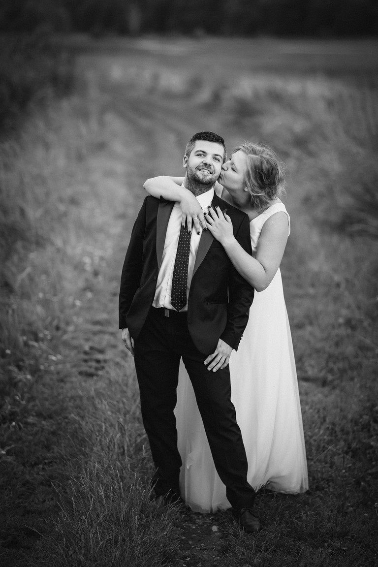 zdjecia slubne zywiec, romantyczny plener slubny, fotograf slubny bielsko, plener slubny w lesie slask, sesja slubna w lesie slask, plener slubny las slask, sesja slubna nad jeziorem slask, fotografia slubna slask, zdjecia slubne slask, fotografia slubna katowice, zdjecia slubne katowice, romantyczna sesja slubna slask, zdjecia slubne bielsko, fotografia slubna bielsko, oryginalny plener slubny, oryginalna sesja slubna, www.magiaobrazu.com, Anna i Jacek Bieniek,