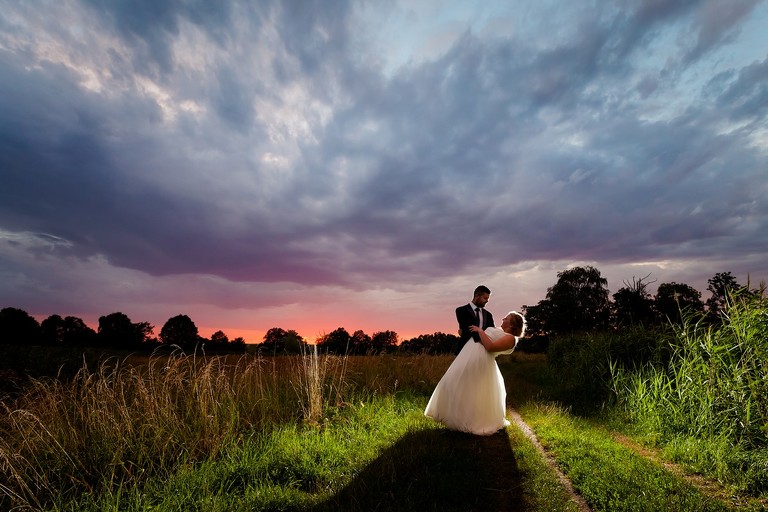 zdjecia slubne zywiec, romantyczny plener slubny, fotograf slubny bielsko, plener slubny w lesie slask, sesja slubna w lesie slask, plener slubny las slask, sesja slubna nad jeziorem slask, fotografia slubna slask, zdjecia slubne slask, fotografia slubna katowice, zdjecia slubne katowice, romantyczna sesja slubna slask, zdjecia slubne bielsko, fotografia slubna bielsko, oryginalny plener slubny, oryginalna sesja slubna, www.magiaobrazu.com, Anna i Jacek Bieniek,