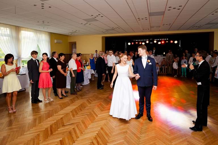 zdjecia slubne bielsko, fotografia slubna bielsko, jesienny plener slubny, jesienna sesja slubna, fotografia slubna zywiec, zdjecia slubne zywiec, slub w kosciele w halcnowie, slub kosciol halcnow bielsko, wesele w dankowicach, osp dankowice, fotografia slubna slask, fotografia slubna katowice, zdjecia slubne katowice, fotograf slubny katowice, zdjecia slubne bielsko, fotograf slubny bielsko, zdjecia slubne slask, dwoch fotografow na slub, fotografia slubna krakow,