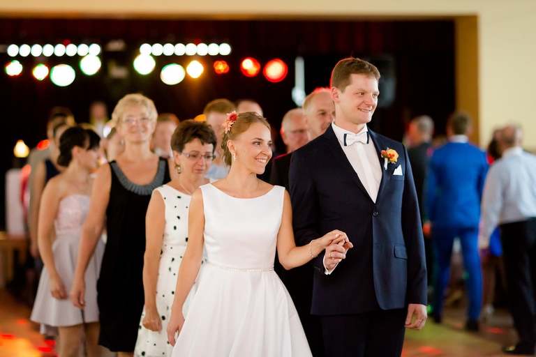 zdjecia slubne bielsko, fotografia slubna bielsko, jesienny plener slubny, jesienna sesja slubna, fotografia slubna zywiec, zdjecia slubne zywiec, slub w kosciele w halcnowie, slub kosciol halcnow bielsko, wesele w dankowicach, osp dankowice, fotografia slubna slask, fotografia slubna katowice, zdjecia slubne katowice, fotograf slubny katowice, zdjecia slubne bielsko, fotograf slubny bielsko, zdjecia slubne slask, dwoch fotografow na slub, fotografia slubna krakow,