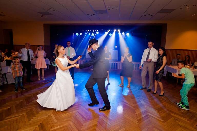 zdjecia slubne bielsko, fotografia slubna bielsko, jesienny plener slubny, jesienna sesja slubna, fotografia slubna zywiec, zdjecia slubne zywiec, slub w kosciele w halcnowie, slub kosciol halcnow bielsko, wesele w dankowicach, osp dankowice, fotografia slubna slask, fotografia slubna katowice, zdjecia slubne katowice, fotograf slubny katowice, zdjecia slubne bielsko, fotograf slubny bielsko, zdjecia slubne slask, dwoch fotografow na slub, fotografia slubna krakow,