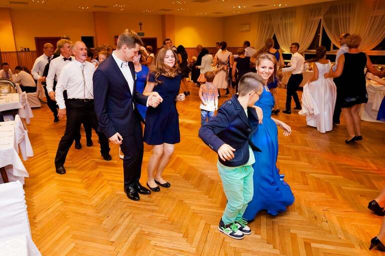 zdjecia slubne bielsko, fotografia slubna bielsko, jesienny plener slubny, jesienna sesja slubna, fotografia slubna zywiec, zdjecia slubne zywiec, slub w kosciele w halcnowie, slub kosciol halcnow bielsko, wesele w dankowicach, osp dankowice, fotografia slubna slask, fotografia slubna katowice, zdjecia slubne katowice, fotograf slubny katowice, zdjecia slubne bielsko, fotograf slubny bielsko, zdjecia slubne slask, dwoch fotografow na slub, fotografia slubna krakow,