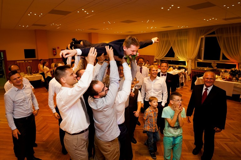 zdjecia slubne bielsko, fotografia slubna bielsko, jesienny plener slubny, jesienna sesja slubna, fotografia slubna zywiec, zdjecia slubne zywiec, slub w kosciele w halcnowie, slub kosciol halcnow bielsko, wesele w dankowicach, osp dankowice, fotografia slubna slask, fotografia slubna katowice, zdjecia slubne katowice, fotograf slubny katowice, zdjecia slubne bielsko, fotograf slubny bielsko, zdjecia slubne slask, dwoch fotografow na slub, fotografia slubna krakow,