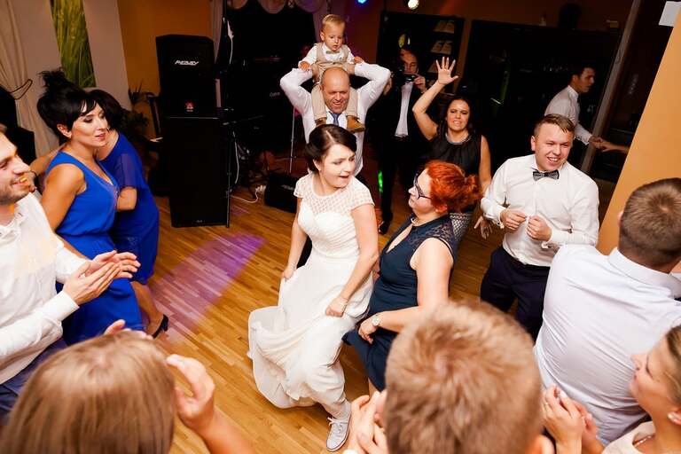 zdjecia slubne bielsko, fotografia slubna bielsko, jesienny plener slubny, jesienna sesja slubna, fotografia slubna zywiec, zdjecia slubne zywiec, slub w kosciele w porabce, slub kosciol porabka, wesele w porabce, sala eltara porabka, wesele w eltarze, fotografia slubna slask, fotografia slubna katowice, zdjecia slubne katowice, fotograf slubny katowice, zdjecia slubne bielsko, fotograf slubny bielsko, zdjecia slubne slask, dwoch fotografow na slub, fotografia slubna krakow,