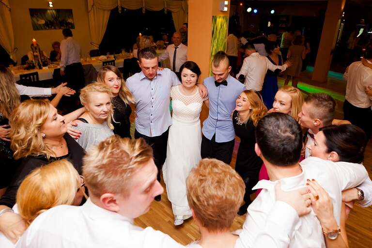 zdjecia slubne bielsko, fotografia slubna bielsko, jesienny plener slubny, jesienna sesja slubna, fotografia slubna zywiec, zdjecia slubne zywiec, slub w kosciele w porabce, slub kosciol porabka, wesele w porabce, sala eltara porabka, wesele w eltarze, fotografia slubna slask, fotografia slubna katowice, zdjecia slubne katowice, fotograf slubny katowice, zdjecia slubne bielsko, fotograf slubny bielsko, zdjecia slubne slask, dwoch fotografow na slub, fotografia slubna krakow,