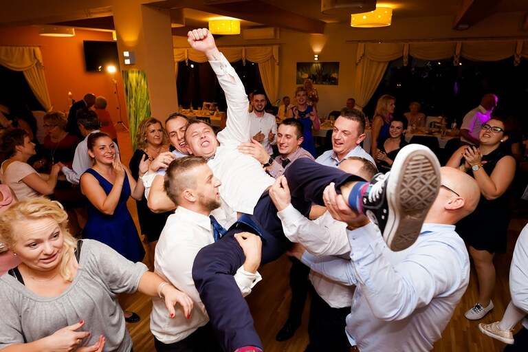 zdjecia slubne bielsko, fotografia slubna bielsko, jesienny plener slubny, jesienna sesja slubna, fotografia slubna zywiec, zdjecia slubne zywiec, slub w kosciele w porabce, slub kosciol porabka, wesele w porabce, sala eltara porabka, wesele w eltarze, fotografia slubna slask, fotografia slubna katowice, zdjecia slubne katowice, fotograf slubny katowice, zdjecia slubne bielsko, fotograf slubny bielsko, zdjecia slubne slask, dwoch fotografow na slub, fotografia slubna krakow,