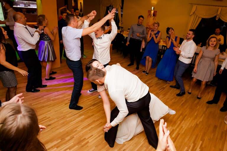 zdjecia slubne bielsko, fotografia slubna bielsko, jesienny plener slubny, jesienna sesja slubna, fotografia slubna zywiec, zdjecia slubne zywiec, slub w kosciele w porabce, slub kosciol porabka, wesele w porabce, sala eltara porabka, wesele w eltarze, fotografia slubna slask, fotografia slubna katowice, zdjecia slubne katowice, fotograf slubny katowice, zdjecia slubne bielsko, fotograf slubny bielsko, zdjecia slubne slask, dwoch fotografow na slub, fotografia slubna krakow,