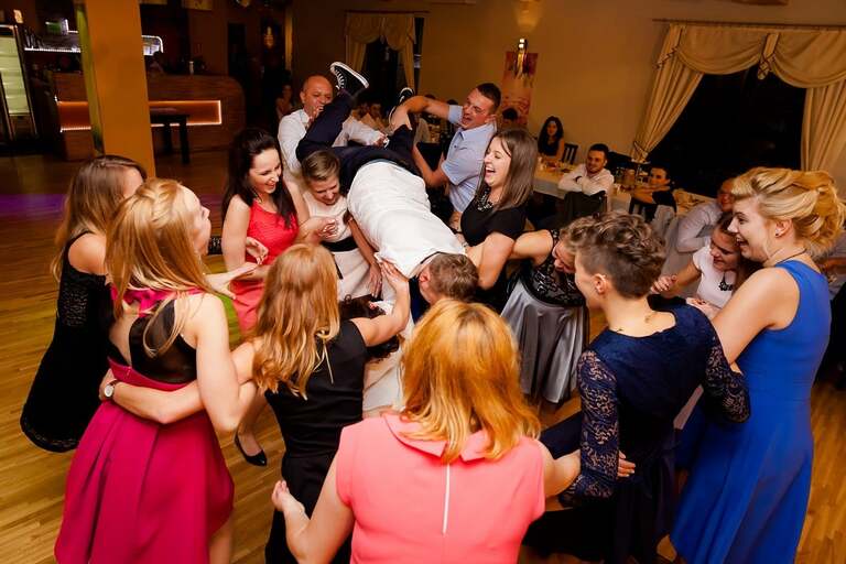 zdjecia slubne bielsko, fotografia slubna bielsko, jesienny plener slubny, jesienna sesja slubna, fotografia slubna zywiec, zdjecia slubne zywiec, slub w kosciele w porabce, slub kosciol porabka, wesele w porabce, sala eltara porabka, wesele w eltarze, fotografia slubna slask, fotografia slubna katowice, zdjecia slubne katowice, fotograf slubny katowice, zdjecia slubne bielsko, fotograf slubny bielsko, zdjecia slubne slask, dwoch fotografow na slub, fotografia slubna krakow,