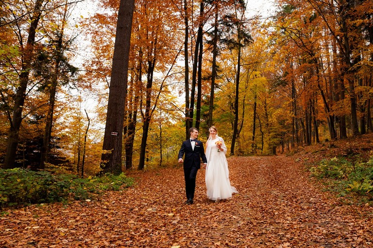 zdjecia slubne bielsko, fotografia slubna bielsko, jesienny plener slubny, jesienna sesja slubna, fotografia slubna zywiec, zdjecia slubne zywiec, fotografia slubna slask, fotografia slubna katowice, zdjecia slubne katowice, fotograf slubny katowice, zdjecia slubne bielsko, fotograf slubny bielsko, zdjecia slubne slask, dwoch fotografow na slub, fotografia slubna krakow, fotograf slubny zywiec, romantyczna stylizacja panny mlodej, jesienne stylizacje slubne