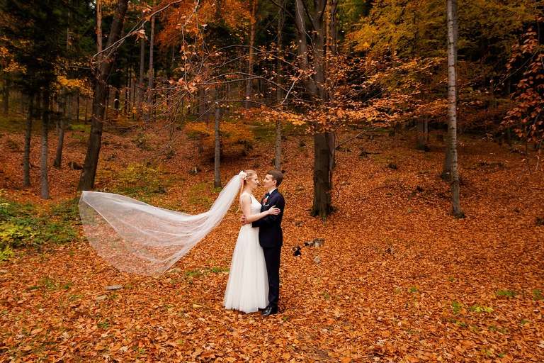 zdjecia slubne bielsko, fotografia slubna bielsko, jesienny plener slubny, jesienna sesja slubna, fotografia slubna zywiec, zdjecia slubne zywiec, fotografia slubna slask, fotografia slubna katowice, zdjecia slubne katowice, fotograf slubny katowice, zdjecia slubne bielsko, fotograf slubny bielsko, zdjecia slubne slask, dwoch fotografow na slub, fotografia slubna krakow, fotograf slubny zywiec, romantyczna stylizacja panny mlodej, jesienne stylizacje slubne