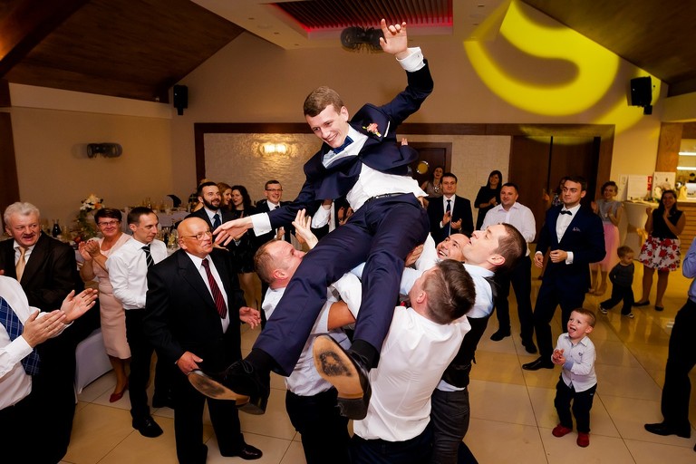 zdjecia slubne bielsko, fotografia slubna bielsko, jesienny plener slubny, jesienna sesja slubna, hotel beskidian, wesele w hotelu beskidian, fotografia slubna zywiec, zdjecia slubne zywiec, slub w kosciele przemienienia panskiego w wegierskiej gorce, slub kosciol wegierska gorka, fotografia slubna slask, fotografia slubna katowice, zdjecia slubne katowice, fotograf slubny katowice, zdjecia slubne bielsko, fotograf slubny bielsko, zdjecia slubne slask, dwoch fotografow na slub, fotografia slubna krakow,