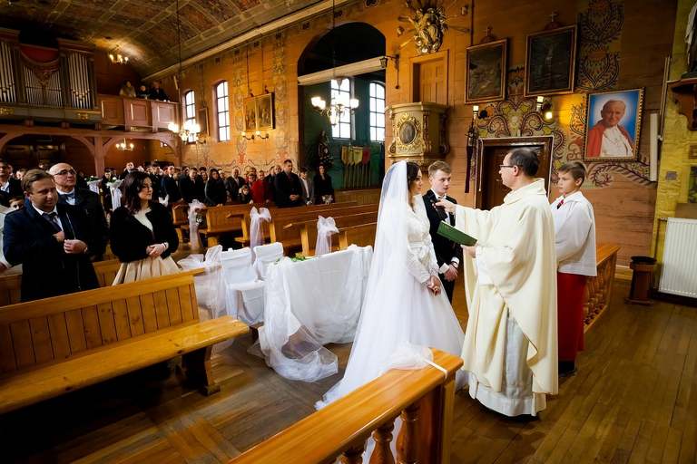 slub w kosciele w Pielgrzomowicach, kosciol Pielgrzymowice, wesele kompleks Dabrowka w Jastrzebiu, wesele w dabrowce jatrzebie, fotografia slubna jastrzebie, zdjecia slubne jastrzebie, fotograf slubny jastrzebie, fotografia slubna slask, fotografia slubna katowice, zdjecia slubne katowice, fotograf slubny katowice, zdjecia slubne bielsko, dwoch fotografow na slub, fotografia slubna krakow, zdjecia slubne skoczow, fotografia slubna skoczow, fotograf slubny skoczow
