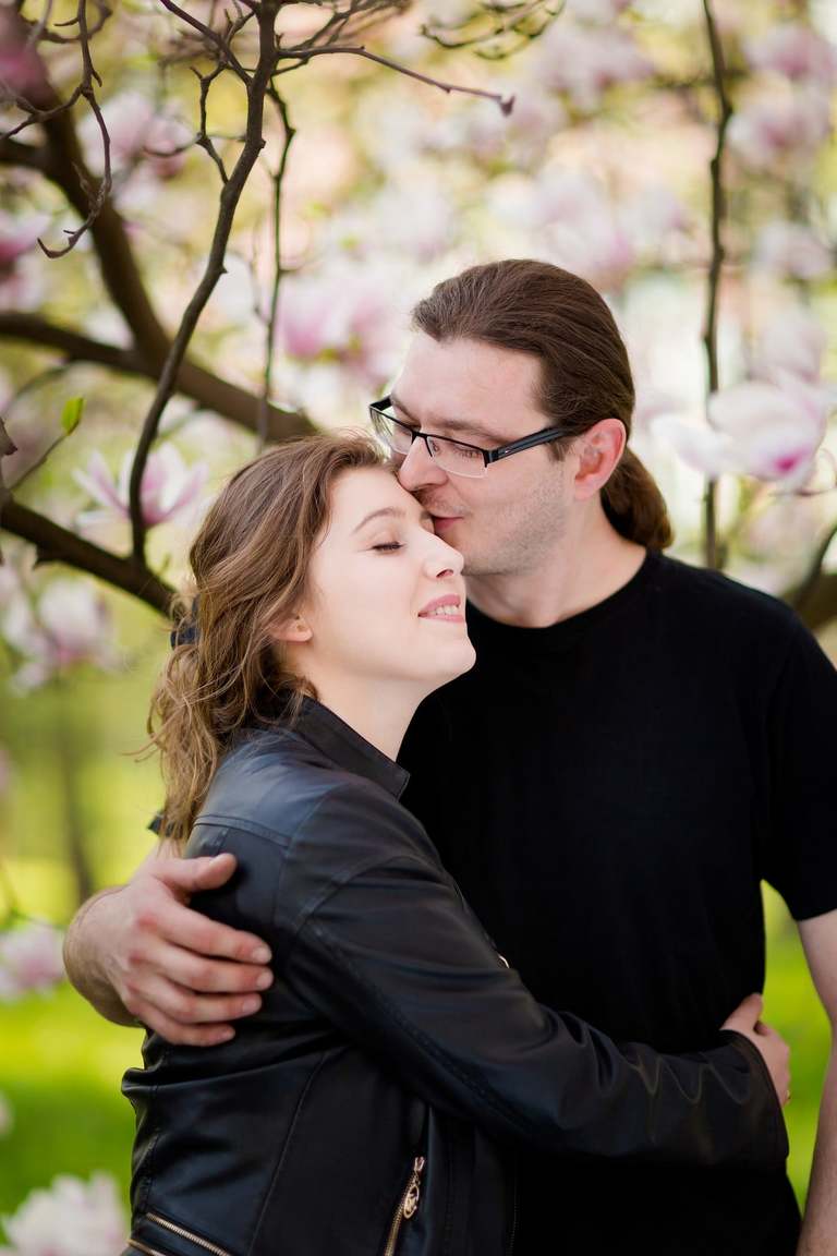 wiosenna sesja narzeczenska bielsko, sesja w kwitnacych kwiatach bielsko, sesja narzeczenska bielsko, sesje narzeczenskie bielsko, plener zareczynowy bielsko, sesja zareczyona bielsko, sesja narzeczenska w parku, plener narzeczenski w parku,sesje narzeczenskie slask, zdjecia narzeczenskie slask, sesja narzeczenska katowice, sesja zareczynowa slask, zdjecia zareczynowe slask, www.magiaobrazu.com, fotografia slubna slask, fotograf slubny krakow, zdjecia przedslubne slask, fotografia slubna slask, romantyczna sesja narzeczenska, engagement session, prewedding photosession,