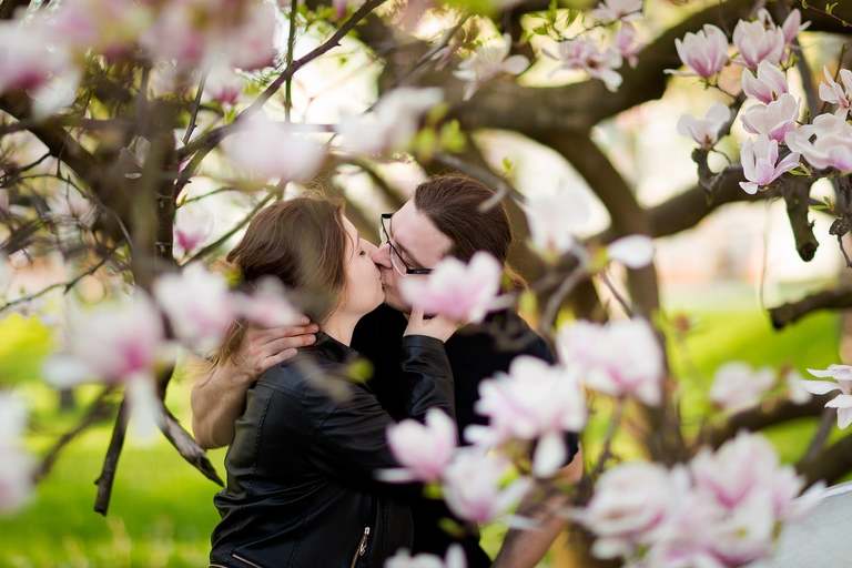 wiosenna sesja narzeczenska bielsko, sesja w kwitnacych kwiatach bielsko, sesja narzeczenska bielsko, sesje narzeczenskie bielsko, plener zareczynowy bielsko, sesja zareczyona bielsko, sesja narzeczenska w parku, plener narzeczenski w parku,sesje narzeczenskie slask, zdjecia narzeczenskie slask, sesja narzeczenska katowice, sesja zareczynowa slask, zdjecia zareczynowe slask, www.magiaobrazu.com, fotografia slubna slask, fotograf slubny krakow, zdjecia przedslubne slask, fotografia slubna slask, romantyczna sesja narzeczenska, engagement session, prewedding photosession,