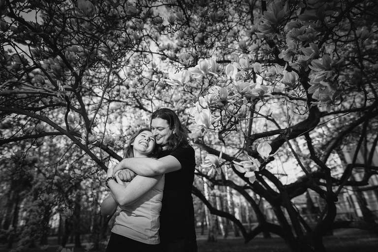 wiosenna sesja narzeczenska bielsko, sesja w kwitnacych kwiatach bielsko, sesja narzeczenska bielsko, sesje narzeczenskie bielsko, plener zareczynowy bielsko, sesja zareczyona bielsko, sesja narzeczenska w parku, plener narzeczenski w parku,sesje narzeczenskie slask, zdjecia narzeczenskie slask, sesja narzeczenska katowice, sesja zareczynowa slask, zdjecia zareczynowe slask, www.magiaobrazu.com, fotografia slubna slask, fotograf slubny krakow, zdjecia przedslubne slask, fotografia slubna slask, romantyczna sesja narzeczenska, engagement session, prewedding photosession,