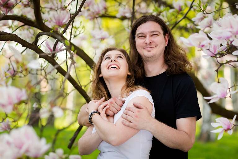 wiosenna sesja narzeczenska bielsko, sesja w kwitnacych kwiatach bielsko, sesja narzeczenska bielsko, sesje narzeczenskie bielsko, plener zareczynowy bielsko, sesja zareczyona bielsko, sesja narzeczenska w parku, plener narzeczenski w parku,sesje narzeczenskie slask, zdjecia narzeczenskie slask, sesja narzeczenska katowice, sesja zareczynowa slask, zdjecia zareczynowe slask, www.magiaobrazu.com, fotografia slubna slask, fotograf slubny krakow, zdjecia przedslubne slask, fotografia slubna slask, romantyczna sesja narzeczenska, engagement session, prewedding photosession,