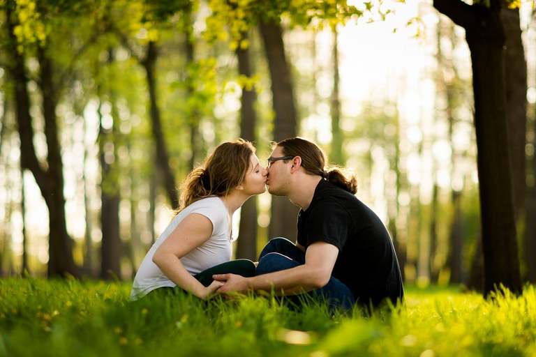 wiosenna sesja narzeczenska bielsko, sesja w kwitnacych kwiatach bielsko, sesja narzeczenska bielsko, sesje narzeczenskie bielsko, plener zareczynowy bielsko, sesja zareczyona bielsko, sesja narzeczenska w parku, plener narzeczenski w parku,sesje narzeczenskie slask, zdjecia narzeczenskie slask, sesja narzeczenska katowice, sesja zareczynowa slask, zdjecia zareczynowe slask, www.magiaobrazu.com, fotografia slubna slask, fotograf slubny krakow, zdjecia przedslubne slask, fotografia slubna slask, romantyczna sesja narzeczenska, engagement session, prewedding photosession,