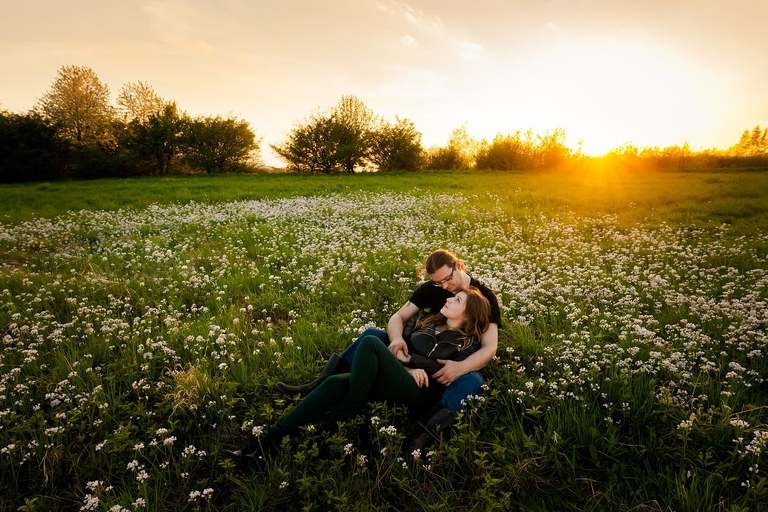 wiosenna sesja narzeczenska bielsko, sesja w kwitnacych kwiatach bielsko, sesja narzeczenska bielsko, sesje narzeczenskie bielsko, plener zareczynowy bielsko, sesja zareczyona bielsko, sesja narzeczenska w parku, plener narzeczenski w parku,sesje narzeczenskie slask, zdjecia narzeczenskie slask, sesja narzeczenska katowice, sesja zareczynowa slask, zdjecia zareczynowe slask, www.magiaobrazu.com, fotografia slubna slask, fotograf slubny krakow, zdjecia przedslubne slask, fotografia slubna slask, romantyczna sesja narzeczenska, engagement session, prewedding photosession,