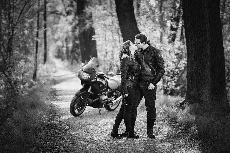 wiosenna sesja narzeczenska bielsko, sesja w kwitnacych kwiatach bielsko, sesja narzeczenska bielsko, sesje narzeczenskie bielsko, plener zareczynowy bielsko, sesja zareczyona bielsko, sesja narzeczenska w parku, plener narzeczenski w parku,sesje narzeczenskie slask, zdjecia narzeczenskie slask, sesja narzeczenska katowice, sesja zareczynowa slask, zdjecia zareczynowe slask, www.magiaobrazu.com, fotografia slubna slask, fotograf slubny krakow, zdjecia przedslubne slask, fotografia slubna slask, romantyczna sesja narzeczenska, engagement session, prewedding photosession,