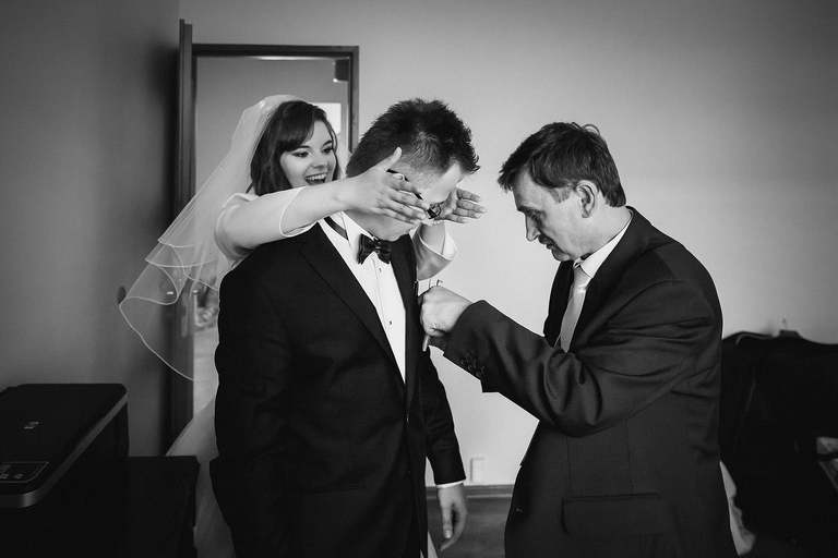 fotografia slubna slask, slub w kościele swietej Barbary w Czechowicach, sesja slubna w lesie, plener slubny w lesie, fotografia slubna katowice, zdjecia slubne katowice, fotograf slubny katowice, zdjecia slubne bielsko, fotograf slubny bielsko, zdjecia slubne slask, dwoch fotografow na slub, fotografia slubna krakow,