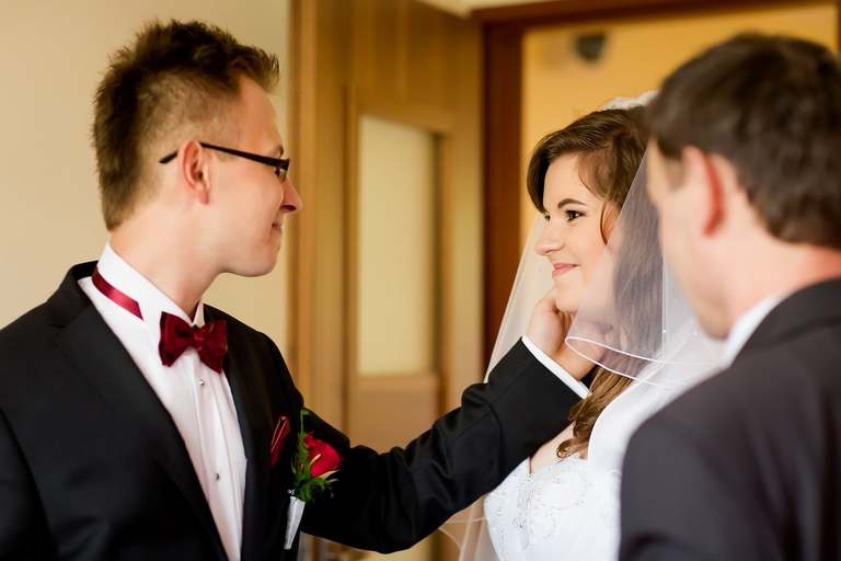 fotografia slubna slask, slub w kościele swietej Barbary w Czechowicach, sesja slubna w lesie, plener slubny w lesie, fotografia slubna katowice, zdjecia slubne katowice, fotograf slubny katowice, zdjecia slubne bielsko, fotograf slubny bielsko, zdjecia slubne slask, dwoch fotografow na slub, fotografia slubna krakow,