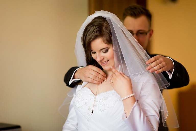 fotografia slubna slask, slub w kościele swietej Barbary w Czechowicach, sesja slubna w lesie, plener slubny w lesie, fotografia slubna katowice, zdjecia slubne katowice, fotograf slubny katowice, zdjecia slubne bielsko, fotograf slubny bielsko, zdjecia slubne slask, dwoch fotografow na slub, fotografia slubna krakow,