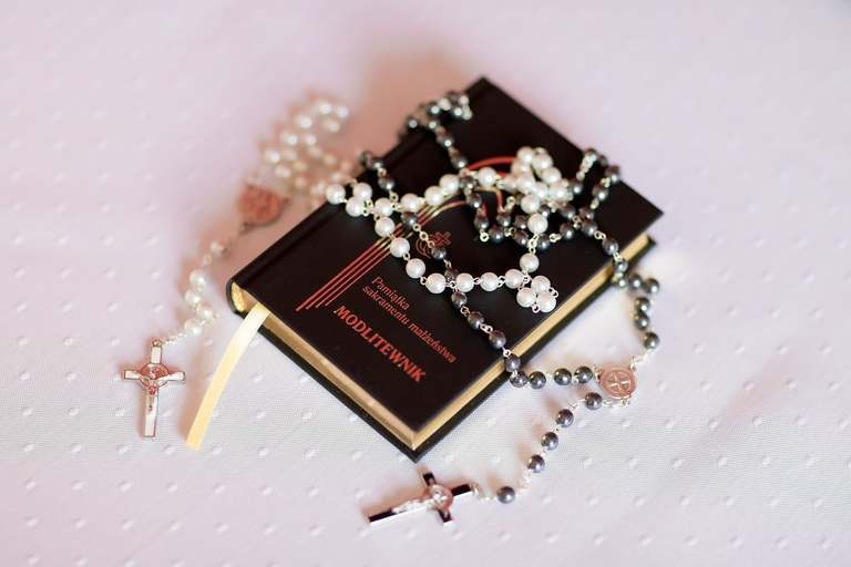 fotografia slubna slask, slub w kościele swietej Barbary w Czechowicach, sesja slubna w lesie, plener slubny w lesie, fotografia slubna katowice, zdjecia slubne katowice, fotograf slubny katowice, zdjecia slubne bielsko, fotograf slubny bielsko, zdjecia slubne slask, dwoch fotografow na slub, fotografia slubna krakow,