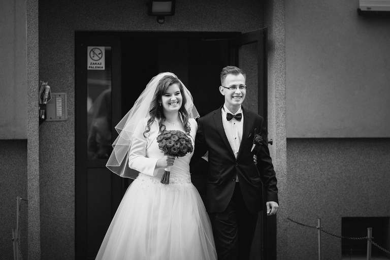 fotografia slubna slask, slub w kościele swietej Barbary w Czechowicach, sesja slubna w lesie, plener slubny w lesie, fotografia slubna katowice, zdjecia slubne katowice, fotograf slubny katowice, zdjecia slubne bielsko, fotograf slubny bielsko, zdjecia slubne slask, dwoch fotografow na slub, fotografia slubna krakow,