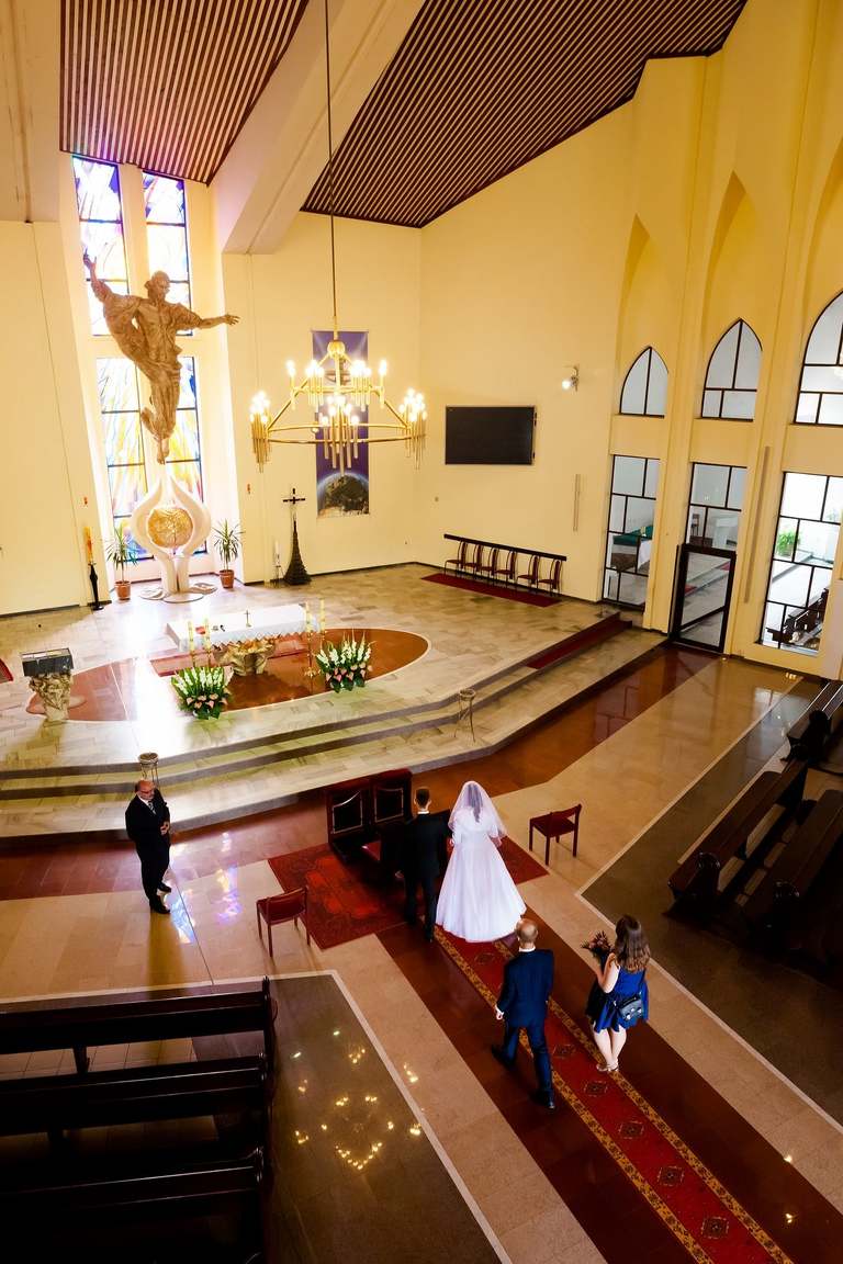 fotografia slubna slask, slub w kościele swietej Barbary w Czechowicach, sesja slubna w lesie, plener slubny w lesie, fotografia slubna katowice, zdjecia slubne katowice, fotograf slubny katowice, zdjecia slubne bielsko, fotograf slubny bielsko, zdjecia slubne slask, dwoch fotografow na slub, fotografia slubna krakow,