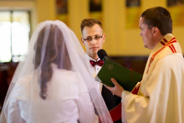 fotografia slubna slask, slub w kościele swietej Barbary w Czechowicach, sesja slubna w lesie, plener slubny w lesie, fotografia slubna katowice, zdjecia slubne katowice, fotograf slubny katowice, zdjecia slubne bielsko, fotograf slubny bielsko, zdjecia slubne slask, dwoch fotografow na slub, fotografia slubna krakow,