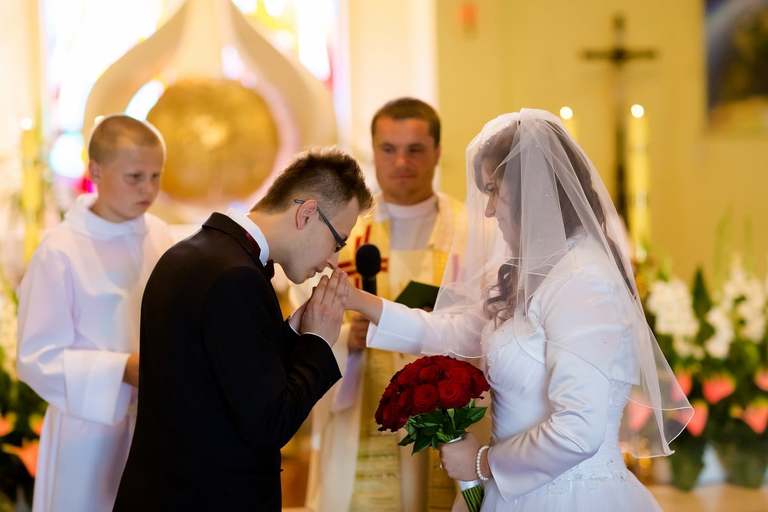 fotografia slubna slask, slub w kościele swietej Barbary w Czechowicach, sesja slubna w lesie, plener slubny w lesie, fotografia slubna katowice, zdjecia slubne katowice, fotograf slubny katowice, zdjecia slubne bielsko, fotograf slubny bielsko, zdjecia slubne slask, dwoch fotografow na slub, fotografia slubna krakow,