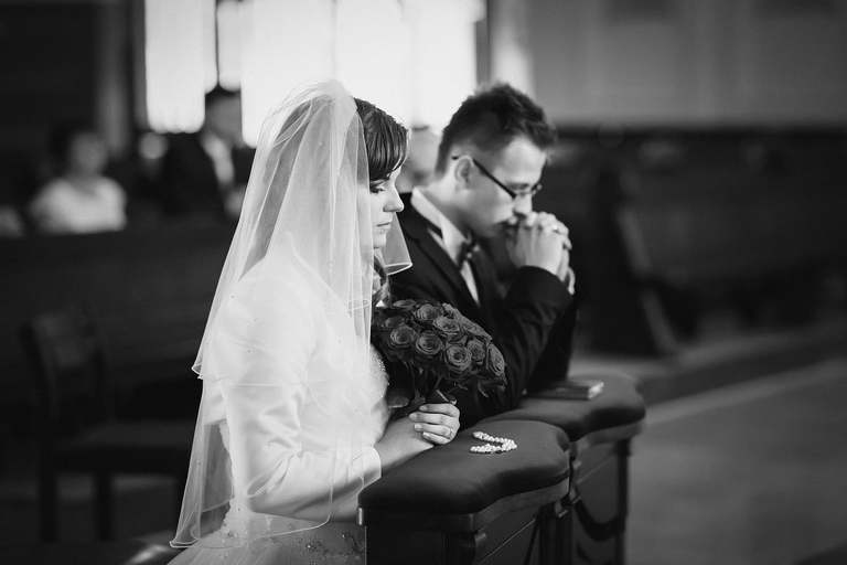 fotografia slubna slask, slub w kościele swietej Barbary w Czechowicach, sesja slubna w lesie, plener slubny w lesie, fotografia slubna katowice, zdjecia slubne katowice, fotograf slubny katowice, zdjecia slubne bielsko, fotograf slubny bielsko, zdjecia slubne slask, dwoch fotografow na slub, fotografia slubna krakow,