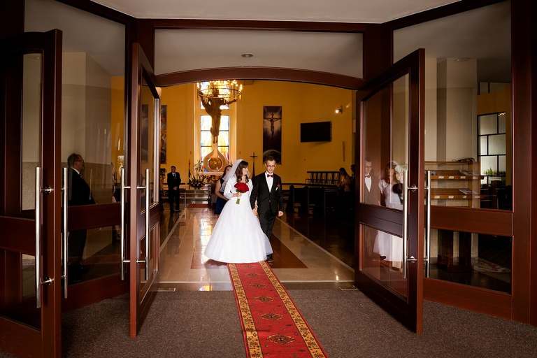 fotografia slubna slask, slub w kościele swietej Barbary w Czechowicach, sesja slubna w lesie, plener slubny w lesie, fotografia slubna katowice, zdjecia slubne katowice, fotograf slubny katowice, zdjecia slubne bielsko, fotograf slubny bielsko, zdjecia slubne slask, dwoch fotografow na slub, fotografia slubna krakow,