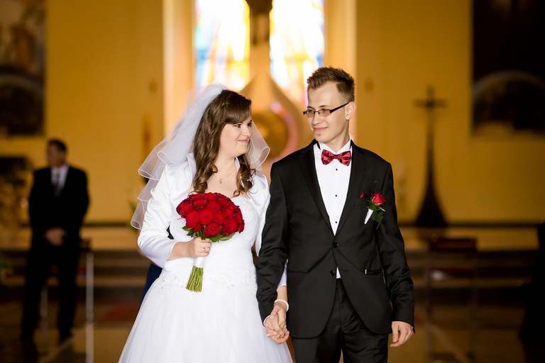 fotografia slubna slask, slub w kościele swietej Barbary w Czechowicach, sesja slubna w lesie, plener slubny w lesie, fotografia slubna katowice, zdjecia slubne katowice, fotograf slubny katowice, zdjecia slubne bielsko, fotograf slubny bielsko, zdjecia slubne slask, dwoch fotografow na slub, fotografia slubna krakow,