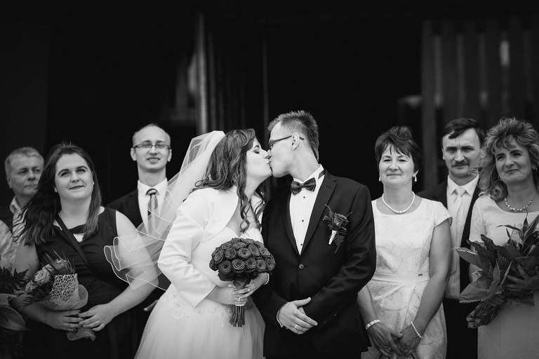 fotografia slubna slask, slub w kościele swietej Barbary w Czechowicach, sesja slubna w lesie, plener slubny w lesie, fotografia slubna katowice, zdjecia slubne katowice, fotograf slubny katowice, zdjecia slubne bielsko, fotograf slubny bielsko, zdjecia slubne slask, dwoch fotografow na slub, fotografia slubna krakow,