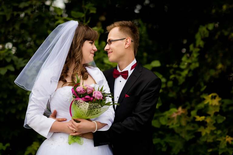 fotografia slubna slask, slub w kościele swietej Barbary w Czechowicach, sesja slubna w lesie, plener slubny w lesie, fotografia slubna katowice, zdjecia slubne katowice, fotograf slubny katowice, zdjecia slubne bielsko, fotograf slubny bielsko, zdjecia slubne slask, dwoch fotografow na slub, fotografia slubna krakow,