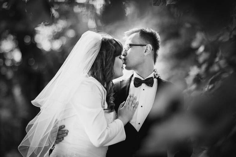 fotografia slubna slask, slub w kościele swietej Barbary w Czechowicach, sesja slubna w lesie, plener slubny w lesie, fotografia slubna katowice, zdjecia slubne katowice, fotograf slubny katowice, zdjecia slubne bielsko, fotograf slubny bielsko, zdjecia slubne slask, dwoch fotografow na slub, fotografia slubna krakow,