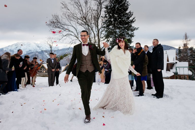 fotografia slubna zakopane, fotograf weselny zakopane, slub w zakopanem, slub w zakopanym, zdjecia slubne malopolska, plenerowy slub w tatrach, slub pod tatrami, zimowy slub tatry, zimowy slub w tatrach, plener slubny w tatrach, sesja slubna tatry, fotografia slubna Tatry, tatrzanski plener slubny, sesja slubna tatry, plener slubny tatry, fotografia slubna malopolska, fotograf na slub zakopane, zdjecia slubne zakopane, fotografia slubna slask, zdjecia slubne krakow, fotografia slubna krakow, zdjecia slubne slask, fotograf slubny Krakow, fotografowie slubni, dwoch fotografow na slub, Anna i Jacek Bieniek,www.magiaobrazu.com,