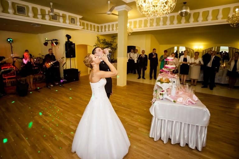 Anna i Jacek Bieniek; fotograf slubny slask; dwoje fotografow na slub; fotografowie slubni slask; fotograf slubny bielsko; fotografia slubna bielsko, reportaz slubny, www.magiaobrazu.com, zdjecia slubne, fotoreportaz slubny; fotograf pszczyna; zdjecia slubne bielsko, dom weselny bartek, wesele w bartku bielsko,