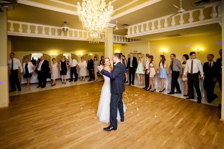 Anna i Jacek Bieniek; fotograf slubny slask; dwoje fotografow na slub; fotografowie slubni slask; fotograf slubny bielsko; fotografia slubna bielsko, reportaz slubny, www.magiaobrazu.com, zdjecia slubne, fotoreportaz slubny; fotograf pszczyna; zdjecia slubne bielsko, dom weselny bartek, wesele w bartku bielsko,