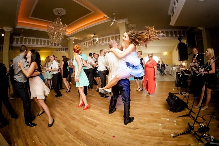 Anna i Jacek Bieniek; fotograf slubny slask; dwoje fotografow na slub; fotografowie slubni slask; fotograf slubny bielsko; fotografia slubna bielsko, reportaz slubny, www.magiaobrazu.com, zdjecia slubne, fotoreportaz slubny; fotograf pszczyna; zdjecia slubne bielsko, dom weselny bartek, wesele w bartku bielsko,