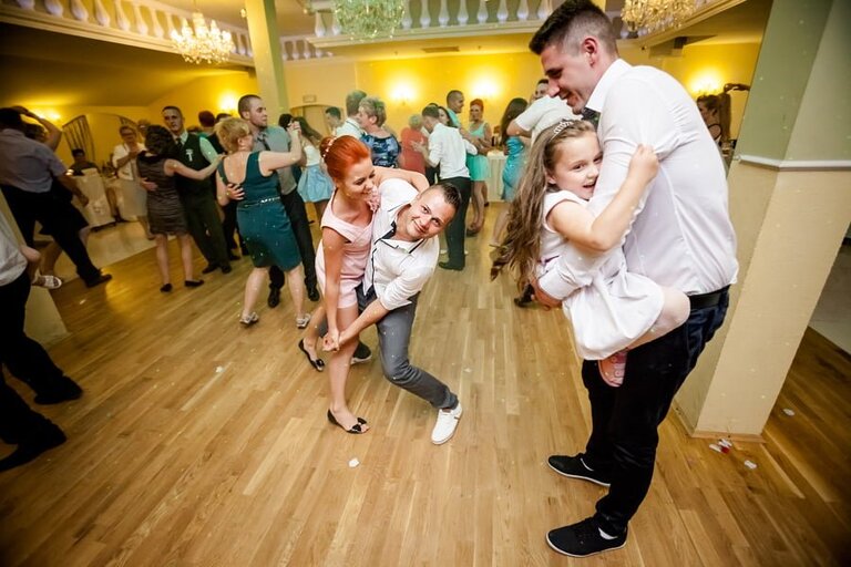 Anna i Jacek Bieniek; fotograf slubny slask; dwoje fotografow na slub; fotografowie slubni slask; fotograf slubny bielsko; fotografia slubna bielsko, reportaz slubny, www.magiaobrazu.com, zdjecia slubne, fotoreportaz slubny; fotograf pszczyna; zdjecia slubne bielsko, dom weselny bartek, wesele w bartku bielsko,