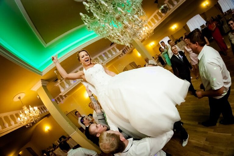 Anna i Jacek Bieniek; fotograf slubny slask; dwoje fotografow na slub; fotografowie slubni slask; fotograf slubny bielsko; fotografia slubna bielsko, reportaz slubny, www.magiaobrazu.com, zdjecia slubne, fotoreportaz slubny; fotograf pszczyna; zdjecia slubne bielsko, dom weselny bartek, wesele w bartku bielsko,