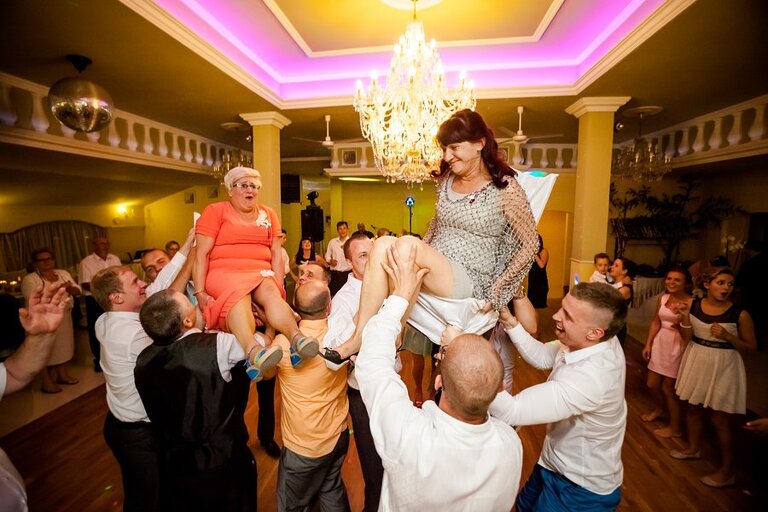 Anna i Jacek Bieniek; fotograf slubny slask; dwoje fotografow na slub; fotografowie slubni slask; fotograf slubny bielsko; fotografia slubna bielsko, reportaz slubny, www.magiaobrazu.com, zdjecia slubne, fotoreportaz slubny; fotograf pszczyna; zdjecia slubne bielsko, dom weselny bartek, wesele w bartku bielsko,