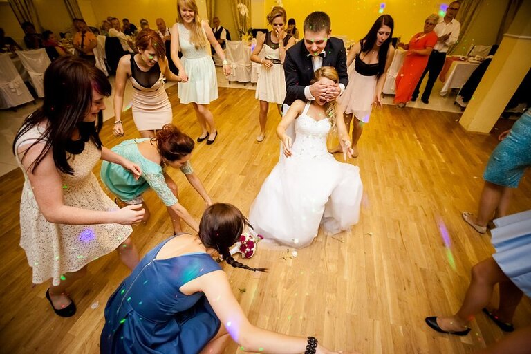 Anna i Jacek Bieniek; fotograf slubny slask; dwoje fotografow na slub; fotografowie slubni slask; fotograf slubny bielsko; fotografia slubna bielsko, reportaz slubny, www.magiaobrazu.com, zdjecia slubne, fotoreportaz slubny; fotograf pszczyna; zdjecia slubne bielsko, dom weselny bartek, wesele w bartku bielsko,