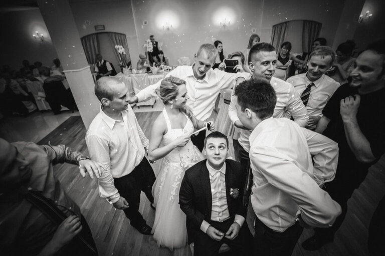 Anna i Jacek Bieniek; fotograf slubny slask; dwoje fotografow na slub; fotografowie slubni slask; fotograf slubny bielsko; fotografia slubna bielsko, reportaz slubny, www.magiaobrazu.com, zdjecia slubne, fotoreportaz slubny; fotograf pszczyna; zdjecia slubne bielsko, dom weselny bartek, wesele w bartku bielsko,