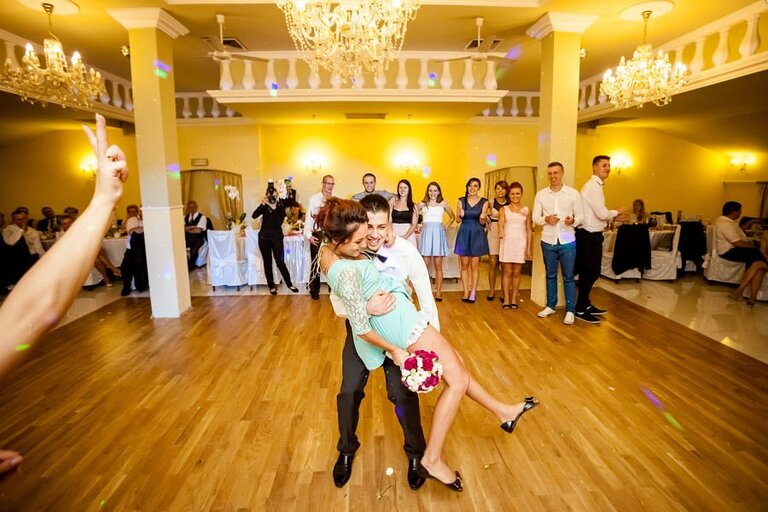 Anna i Jacek Bieniek; fotograf slubny slask; dwoje fotografow na slub; fotografowie slubni slask; fotograf slubny bielsko; fotografia slubna bielsko, reportaz slubny, www.magiaobrazu.com, zdjecia slubne, fotoreportaz slubny; fotograf pszczyna; zdjecia slubne bielsko, dom weselny bartek, wesele w bartku bielsko,