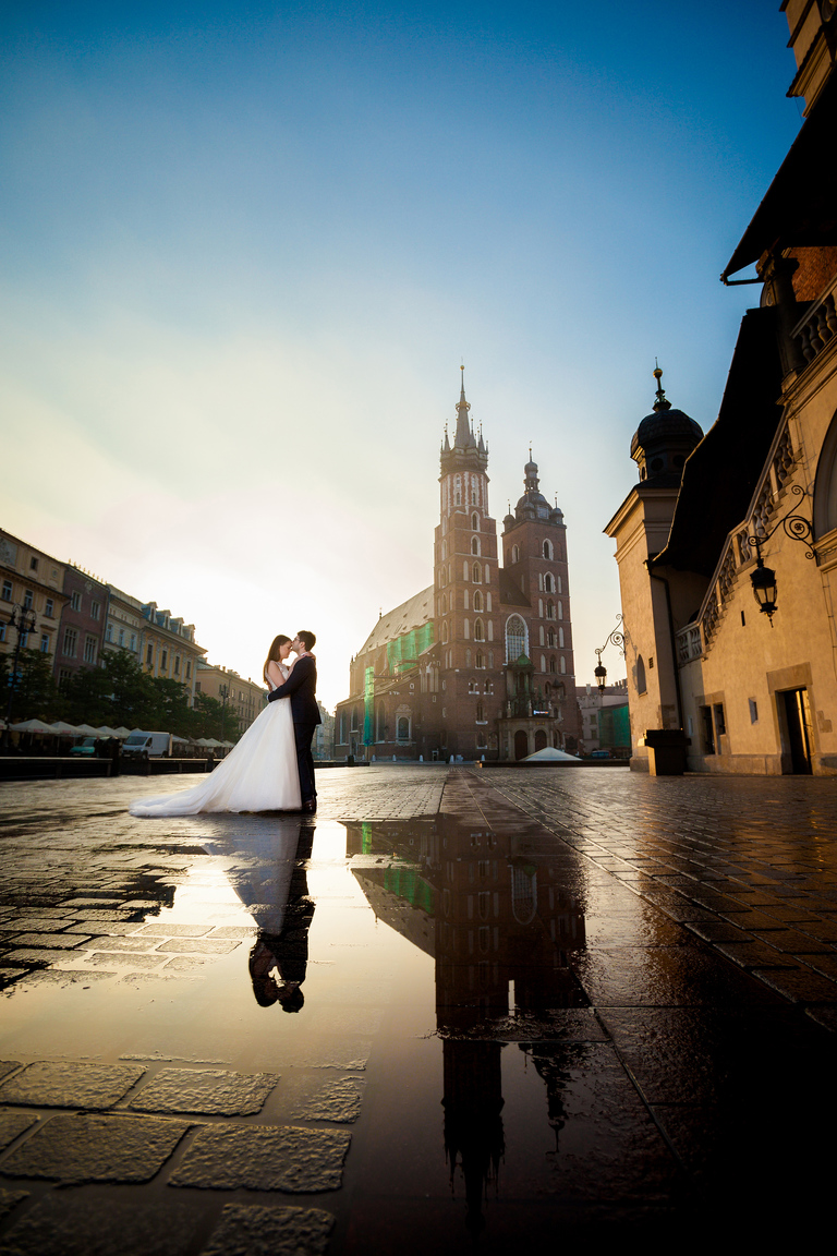 plener slubny na rynku w krakowie, sesja slubna na krakowskim rynku, sesja slubna o swicie, plener slubny o swicie, fotografia slubna krakow, zdjecia slubne krakow, fotograf slubny krakow, dwoch fotografow na slub, zdjecia slubne cieszyn, sesja slubna na wawelu, plener slubny wawel, fotografia slubna cieszyn